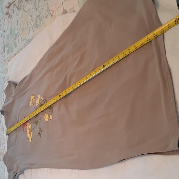 Whimsical Sz M, Dragonfly and Daffodils Taupe short sleeve midi dress - Picture 7 of 8